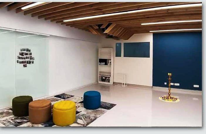 Saint-Gobain breakout with lamp